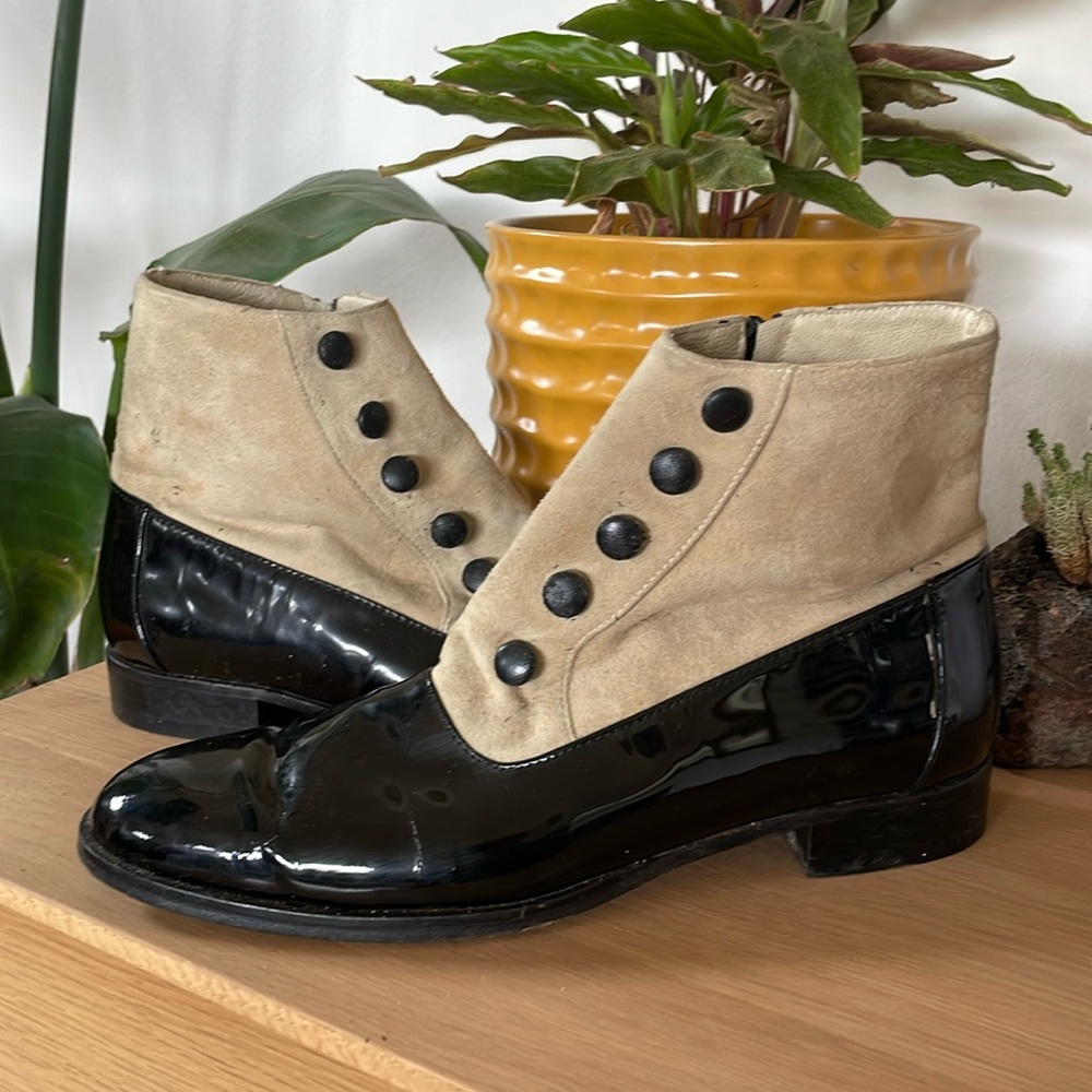 Stunning vintage Italian leather button ankle boots